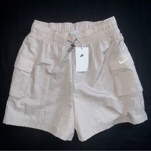 Nike Woven High Rise Cargo Shorts (S)
